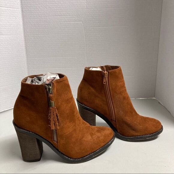 BAMBOO, fringe heeled  booties, Size 6 - Picture 3 of 13